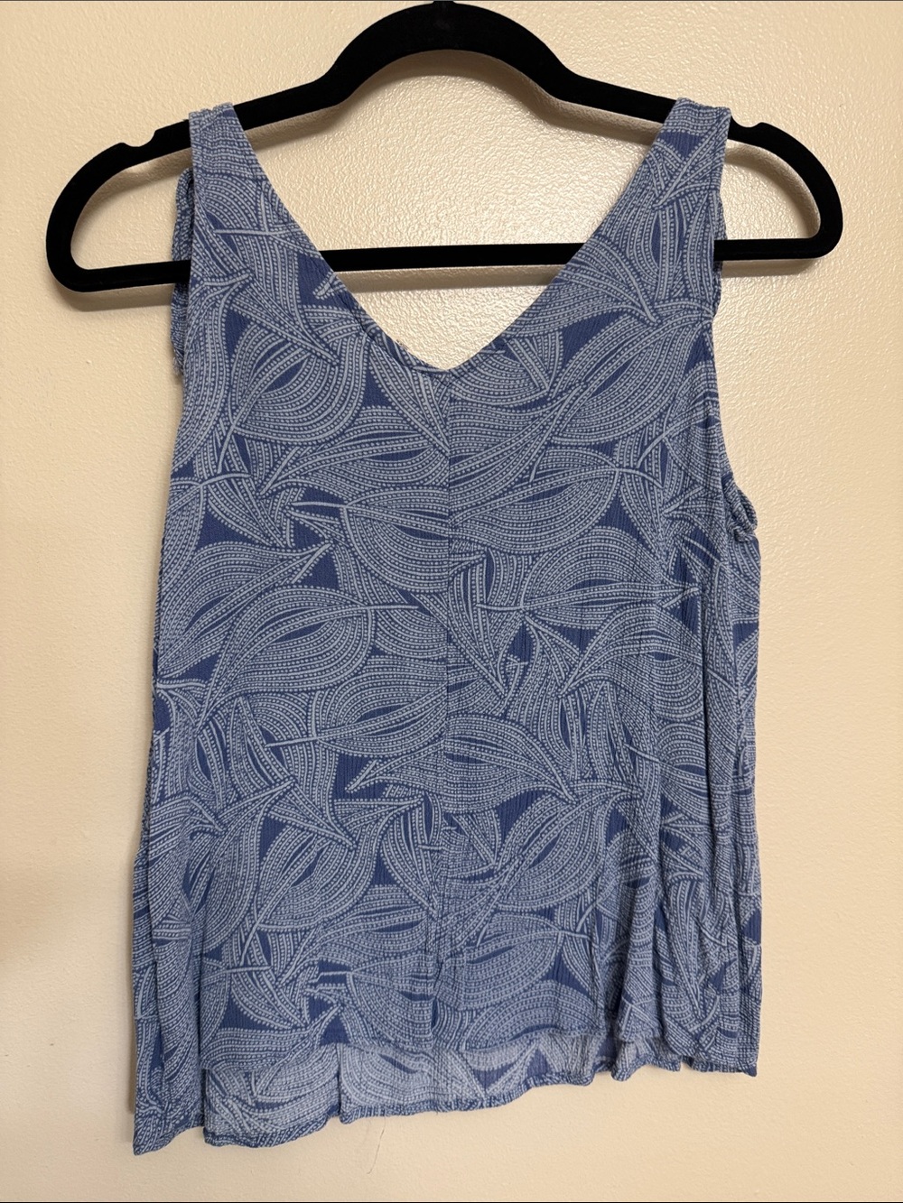 Leaf Pattern Tank - Picture 3 of 3